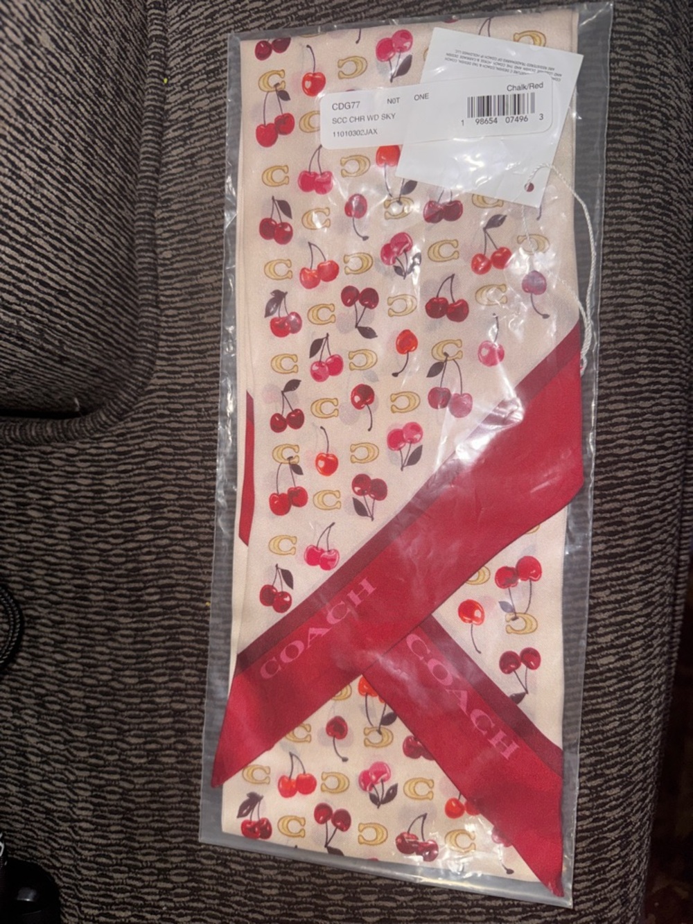 🍒Coach Cherry Print Silk Scarf in Chalk and Red. Brand New! Rare!!!🍒